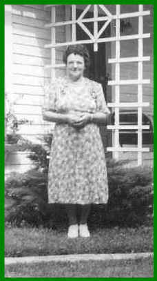 Ruth Miles-standing-1950.jpg (69483 bytes)